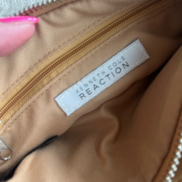 Kenneth Cole Reaction small crossbody Two Zippers plenty of Space! - Picture 10 of 14